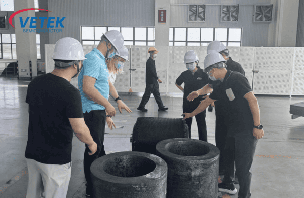 Vítejte zákazníky k návštěvě továrny na produkty z uhlíkových vláken společnosti Veteksemicon