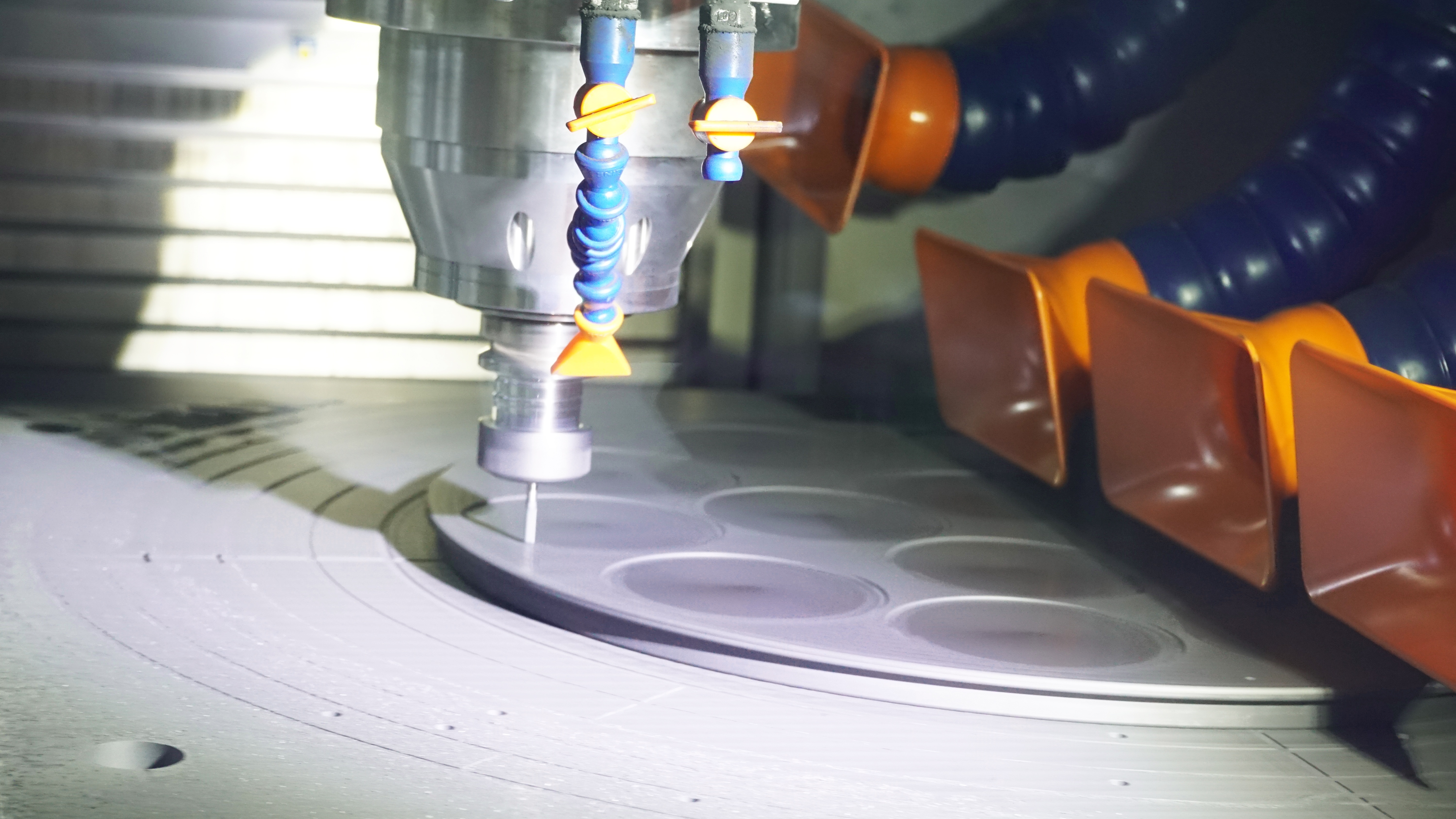 Uvnitř dílny VETEK CNC přesného obrábění: Budování základů vysoce čistých polovodičových komponent